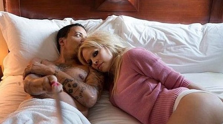 Pamela Anderson r