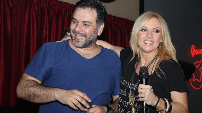 Ο Γρηγόρης Αρναούτογλου μαζί με την Πέγκυ Ζήνα