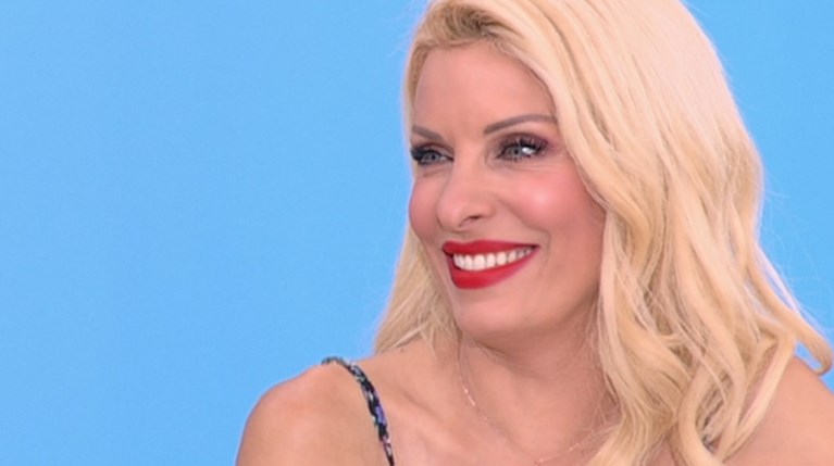 Ελένη Μενεγάκη-Ελένη R