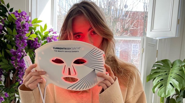 Το απίστευτο beauty tool που χρησιμοποιούν οι stars του Hollywood για να λάμψουν