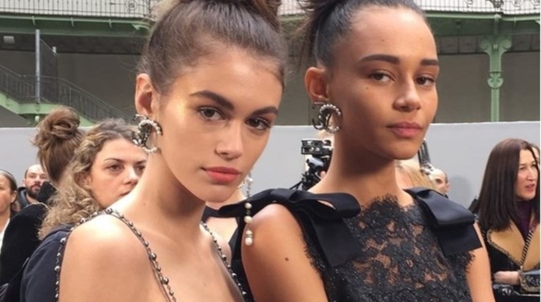 Πώς ο οίκος Chanel έκανε cool το πιο καθημερινό hairlook