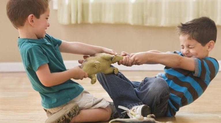 Πώς να μάθεις το παιδί σου να μοιράζεται