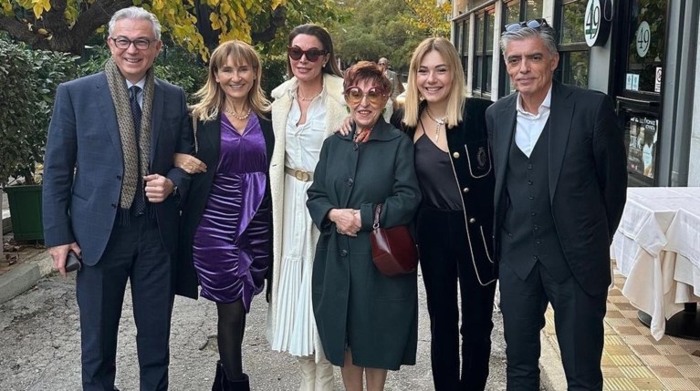 Θόδωρος Ρουσόπουλος με τη Μάρα Ζαχαρέα, η Τατιάνα Στεφανίδου με τον Νίκο Ευαγγελάτο και η Ιωάννα Μάνδρου