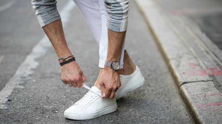 Tips για να φορέσεις σωστά τα αγαπημένα σου sneakers