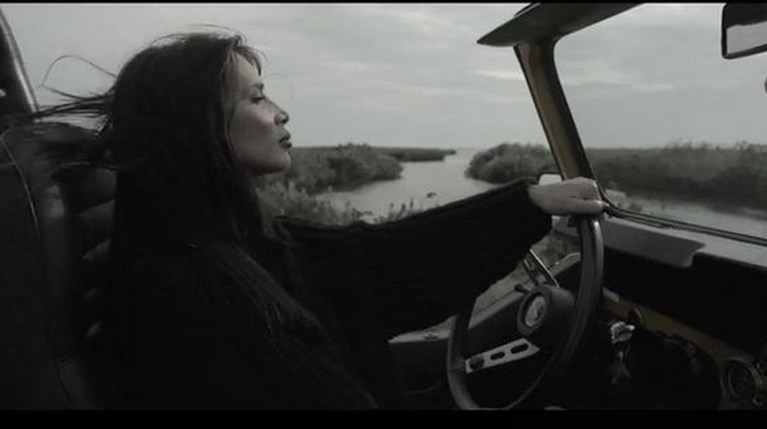 Το νέο video clip της Πάολα (2)