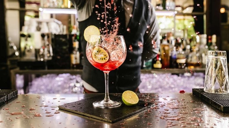 bar