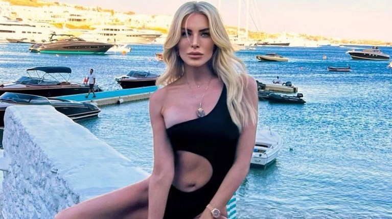 Κατερίνα Καινούργιου με μαγιό
