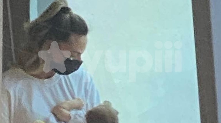 Η Ιωάννα Μαλέσκου εν πλω για Σαντορίνη
