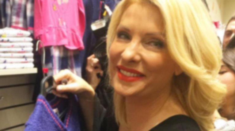 Ελένη Μενεγάκη - Για ψώνια στο The Mall (2)