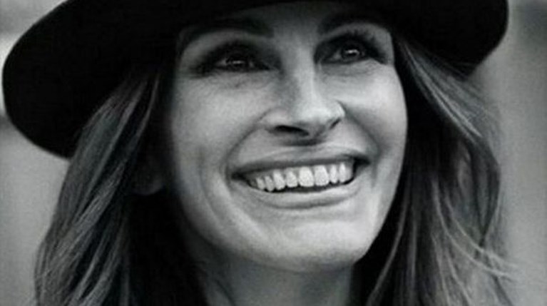 Julia Roberts r