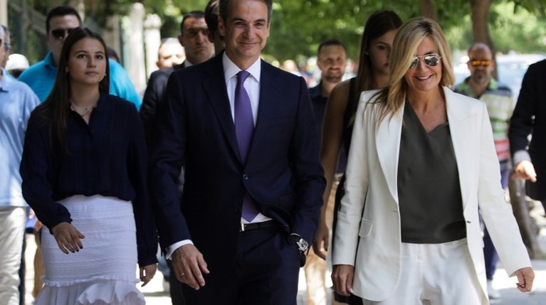Κυριάκος Μητσοτάκης & Μαρέβα Μητσοτάκη με τα παιδιά τους Κωνσταντίνο, Δάφνη και Σοφία (1)
