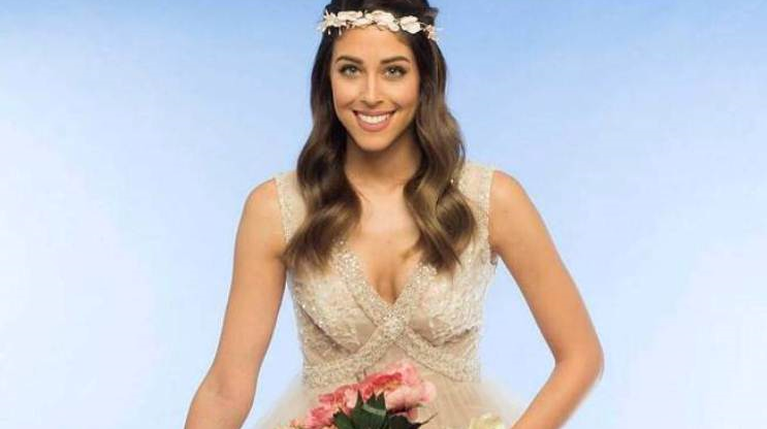Η Demy ντυμένη νύφη Rnew