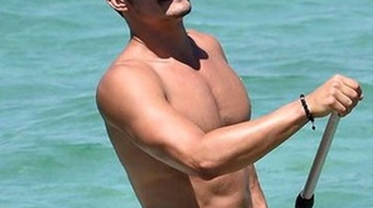 Ο Ορλάντο Μπλουμ γυμνός στην παραλία μαζί με την Κέιτι Πέρι (1)