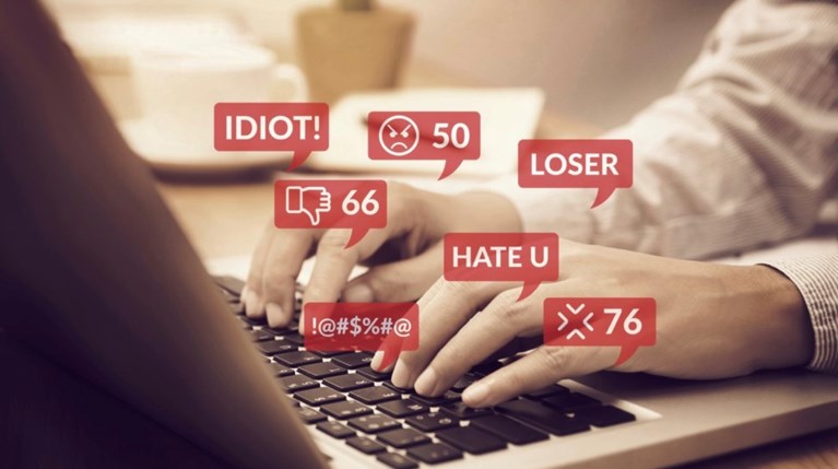μηνύματα μίσους στα social