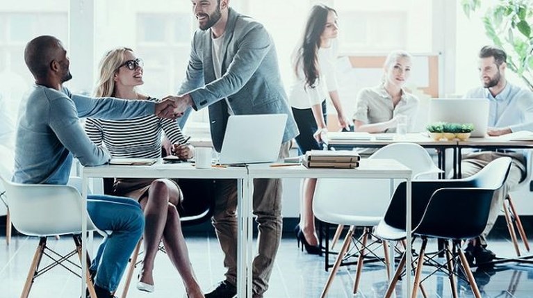 Πως το επώνυμό σου επηρεάζει το κοινωνικό και επαγγελματικό σου στάτους