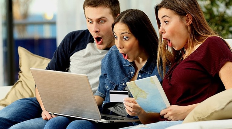 Όλα όσα πρέπει να προσέξεις αν κλείνεις online τις διακοπές σου