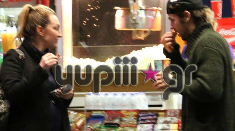 Η Ρούλα Ρέβη με τον Αποστόλη Τότσικα στο Cine Αθηναιον (1)