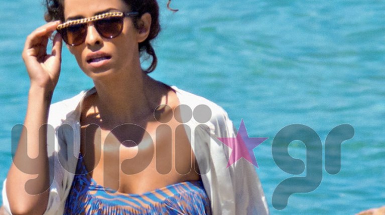 Η Ελένη Φουρέιρα στην παραλία με μαγιό