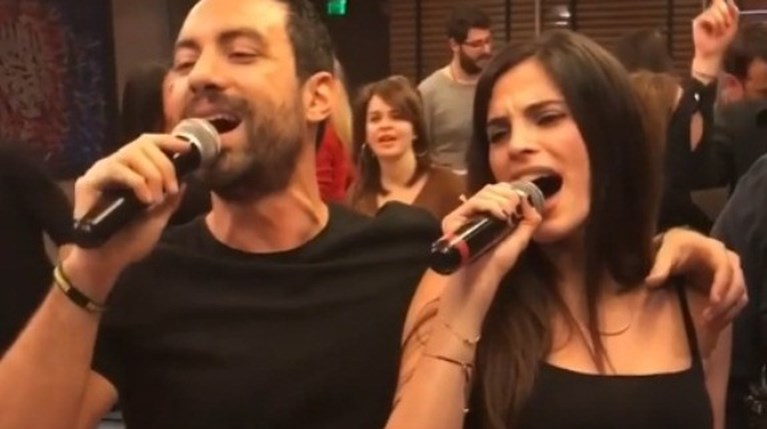 Τανιμανίδης-Μπόμπα στο πάρτι μετά την πρόταση γάμου R