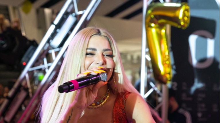 Στιγμιότυπο της συναυλίας με την εκρηκτική Josephine
