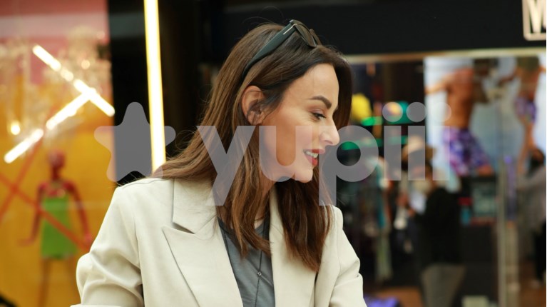 Η Μπέττυ Μαγγίρα με τις κόρες της