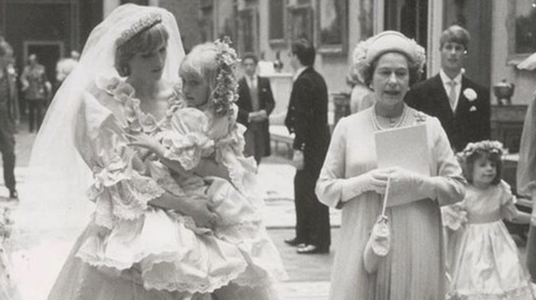Βασίλισσα Ελισάβετ×Πριγκίπισσα Diana