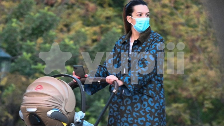 Η Νικολέττα Ράλλη με την κόρη της στο Ζάππειο