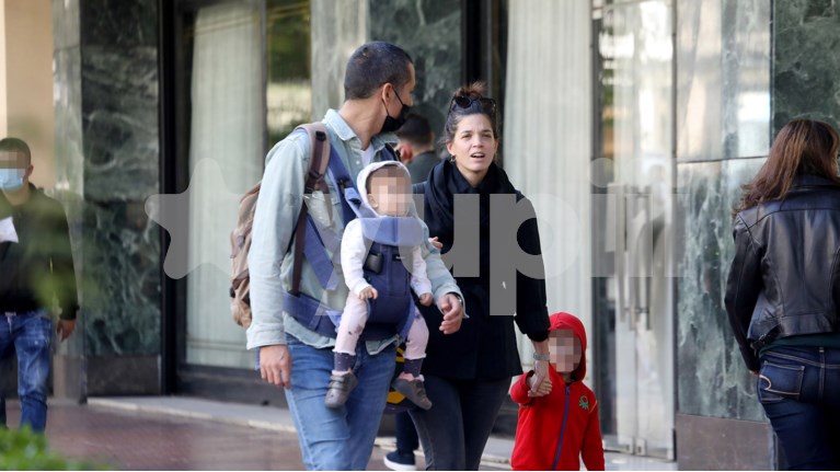 Ο Σωτήρης Κοντιζάς σε σπάνια δημόσια εμφάνιση με την οικογένειά του