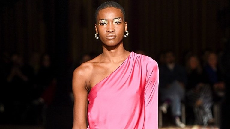 Τα party dresses επέστρεψαν στα catwalks