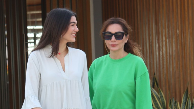 Δέσποινα Βανδή & Μελίνα Νικολαΐδη στη Βούλα