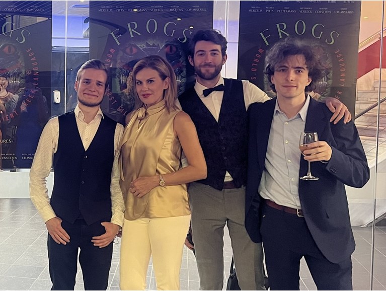 Frogs | Επίσημη πρεμιέρα