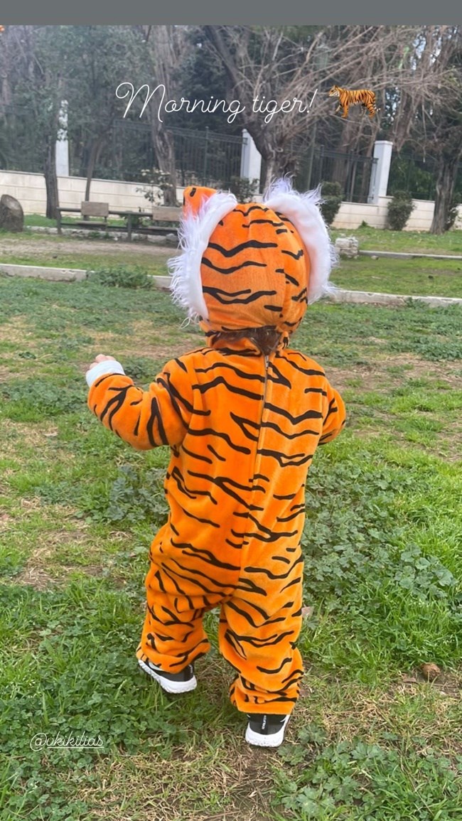 Η Τζένη Μπαλατσινού έντυσε για τις Απόκριες τον μικρό Παναγιώτη – Αντώνιο